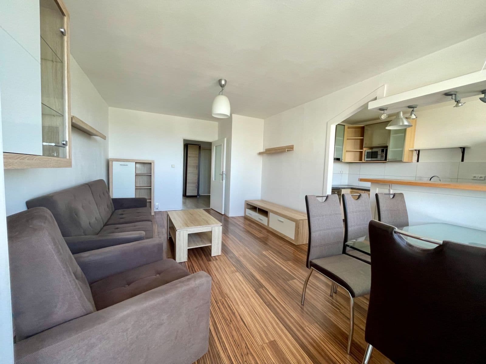 Prenájom bytu 3-izbový 80 m², Na Chobotě, Praha, Praha Prenájom bytu 3-izbový 80 m², Na Chobotě, Praha, Praha