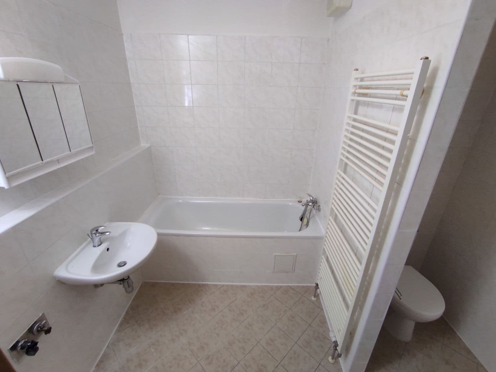 Prenájom bytu 1-izbový 49 m², Hedvábná, Liberec, Liberecký kraj Prenájom bytu 1-izbový 49 m², Hedvábná, Liberec, Liberecký kraj