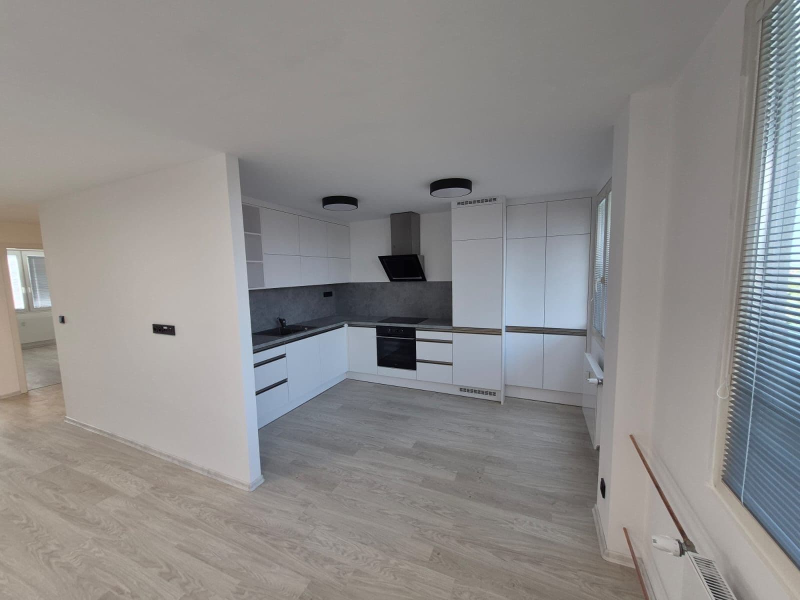 Prenájom bytu 3-izbový 70 m², Zárybská, Praha, Praha Prenájom bytu 3-izbový 70 m², Zárybská, Praha, Praha