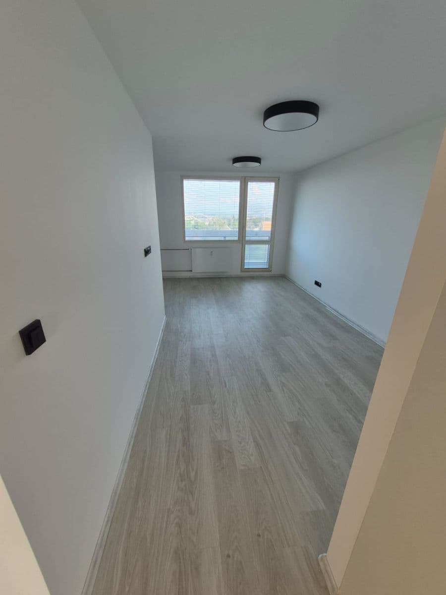 Prenájom bytu 3-izbový 70 m², Zárybská, Praha, Praha Prenájom bytu 3-izbový 70 m², Zárybská, Praha, Praha