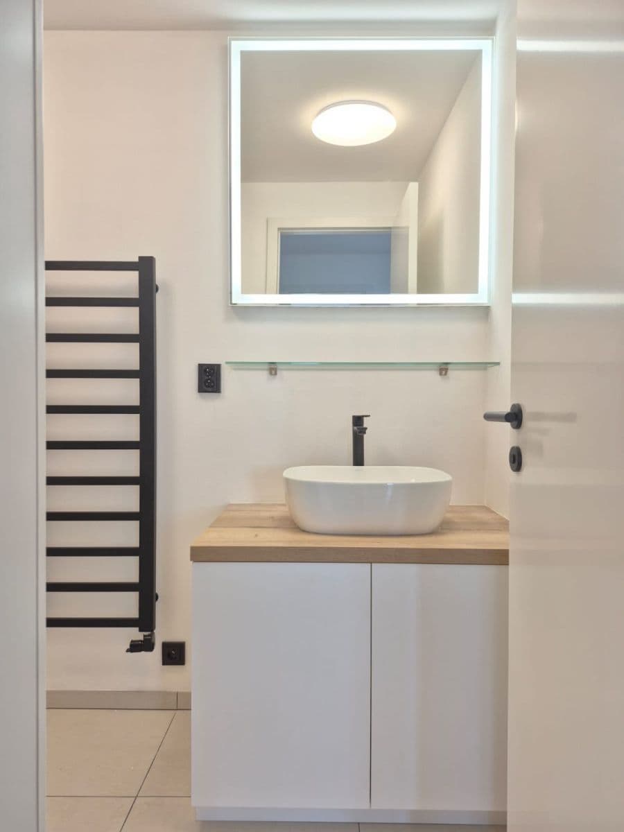 Prenájom bytu 3-izbový 70 m², Zárybská, Praha, Praha Prenájom bytu 3-izbový 70 m², Zárybská, Praha, Praha