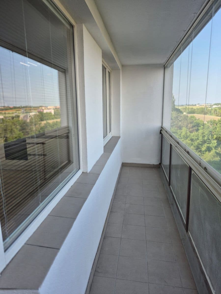 Prenájom bytu 3-izbový 70 m², Zárybská, Praha, Praha Prenájom bytu 3-izbový 70 m², Zárybská, Praha, Praha