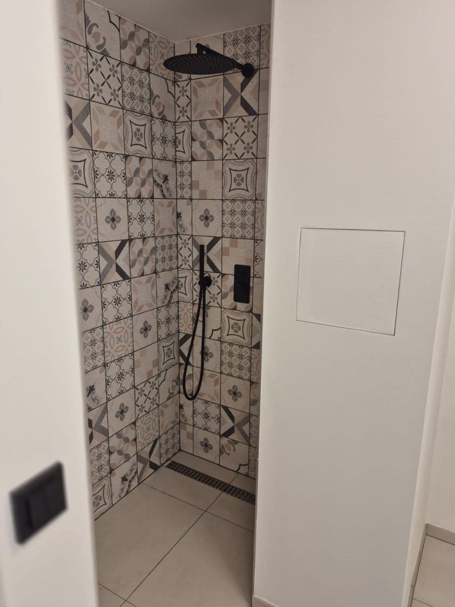 Prenájom bytu 3-izbový 70 m², Zárybská, Praha, Praha Prenájom bytu 3-izbový 70 m², Zárybská, Praha, Praha