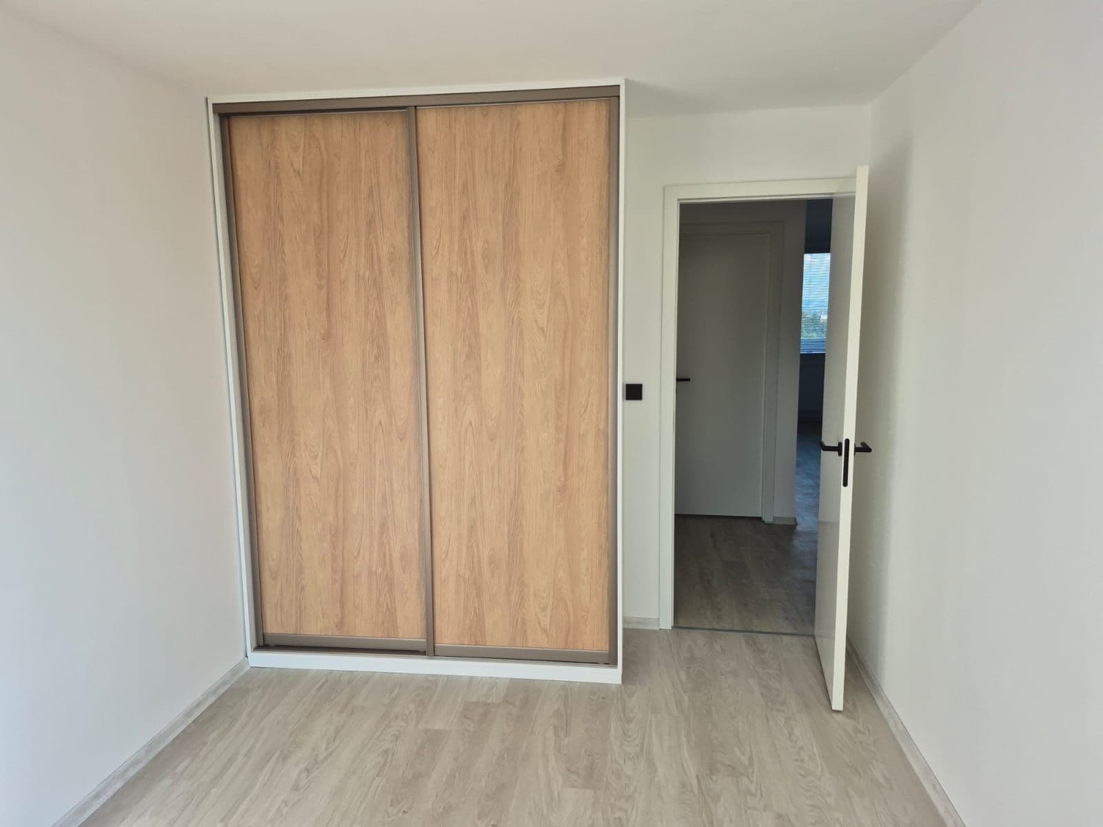 Prenájom bytu 3-izbový 70 m², Zárybská, Praha, Praha Prenájom bytu 3-izbový 70 m², Zárybská, Praha, Praha