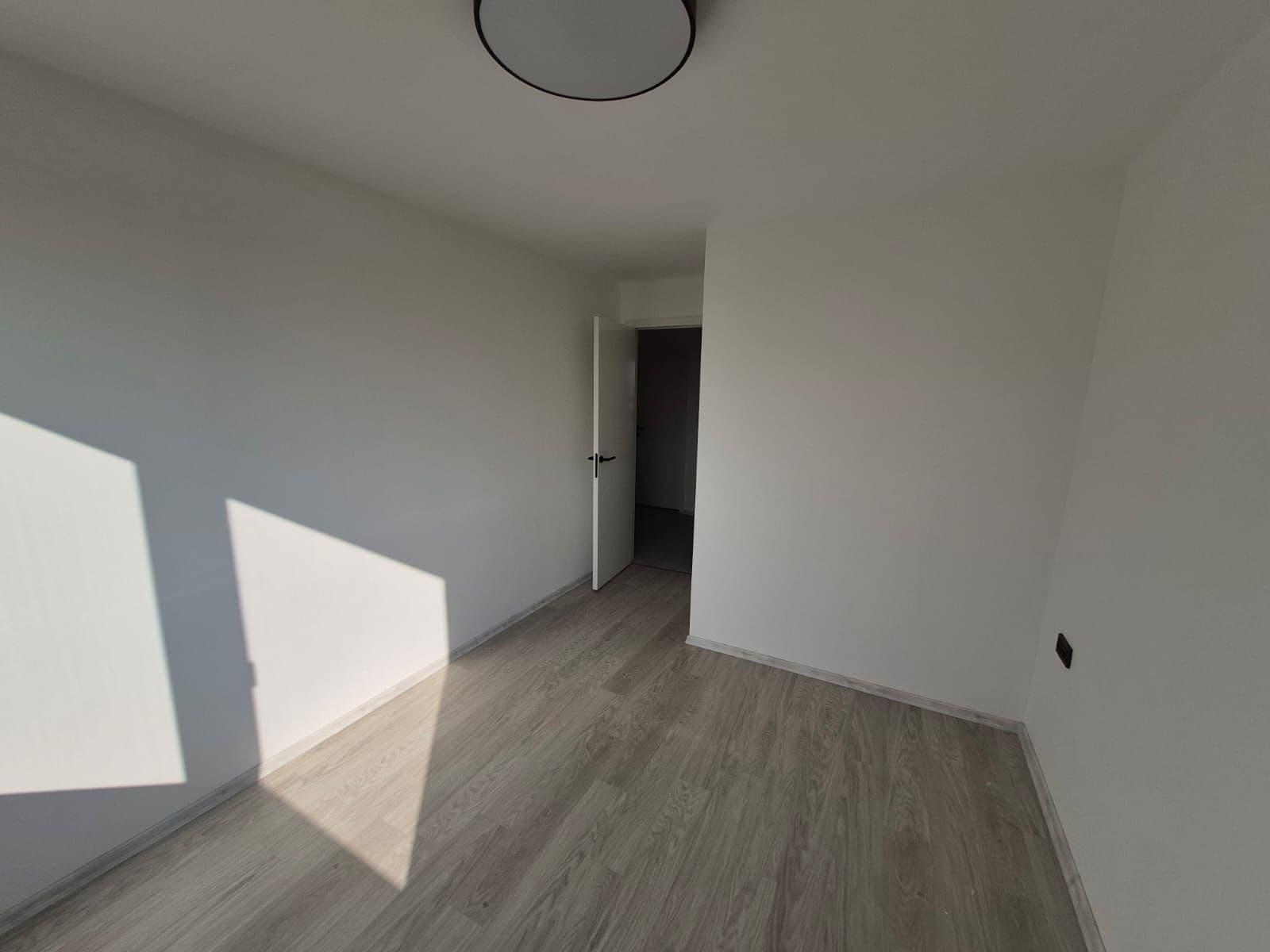 Prenájom bytu 3-izbový 70 m², Zárybská, Praha, Praha Prenájom bytu 3-izbový 70 m², Zárybská, Praha, Praha