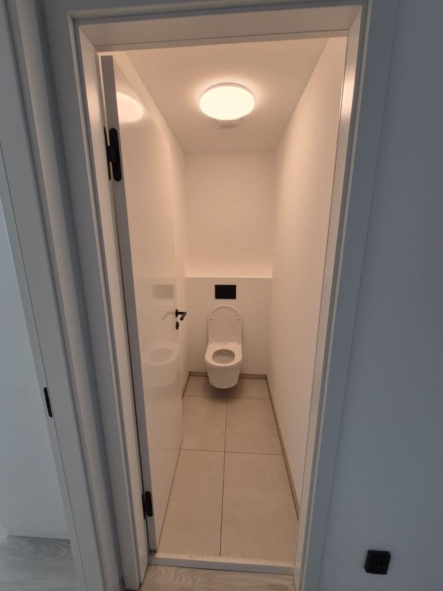 Prenájom bytu 3-izbový 70 m², Zárybská, Praha, Praha Prenájom bytu 3-izbový 70 m², Zárybská, Praha, Praha