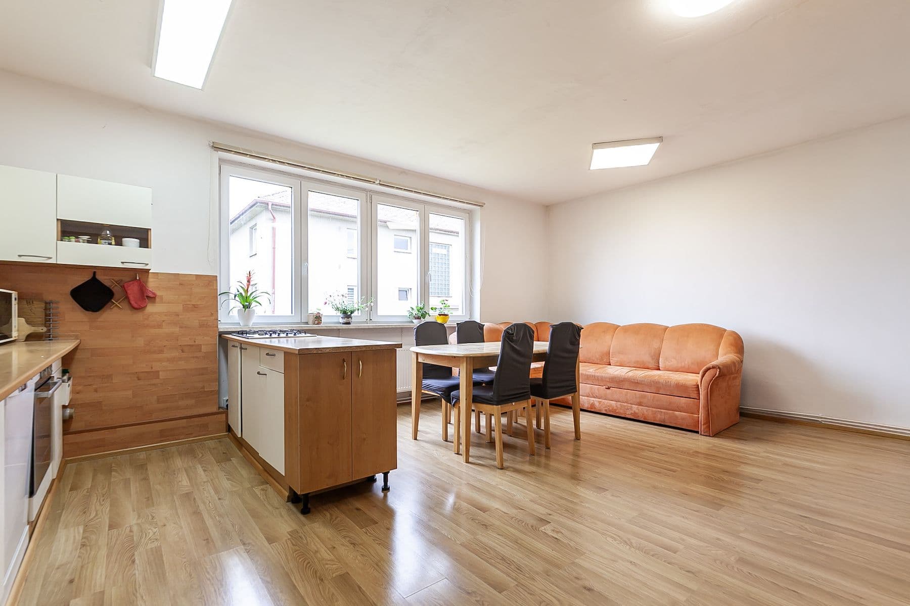 Predaj bytu 4-izbový 95 m², Teplýšovice, Teplýšovice, Středočeský kraj Predaj bytu 4-izbový 95 m², Teplýšovice, Teplýšovice, Středočeský kraj