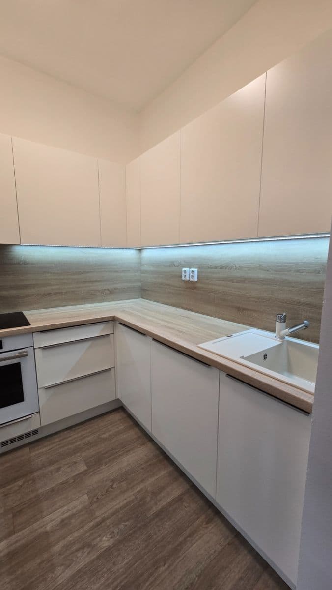 Prenájom bytu 2-izbový 54 m², Bulharská, Praha, Praha Prenájom bytu 2-izbový 54 m², Bulharská, Praha, Praha
