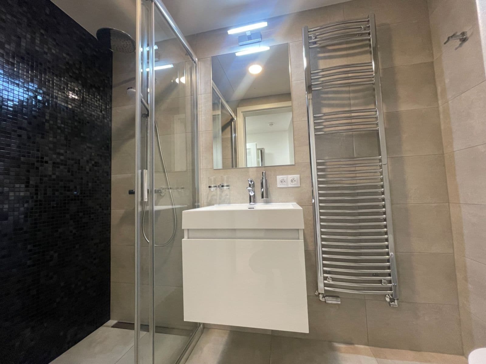 Prenájom bytu 1-izbový 27 m², Mukařovského, Praha, Praha Prenájom bytu 1-izbový 27 m², Mukařovského, Praha, Praha