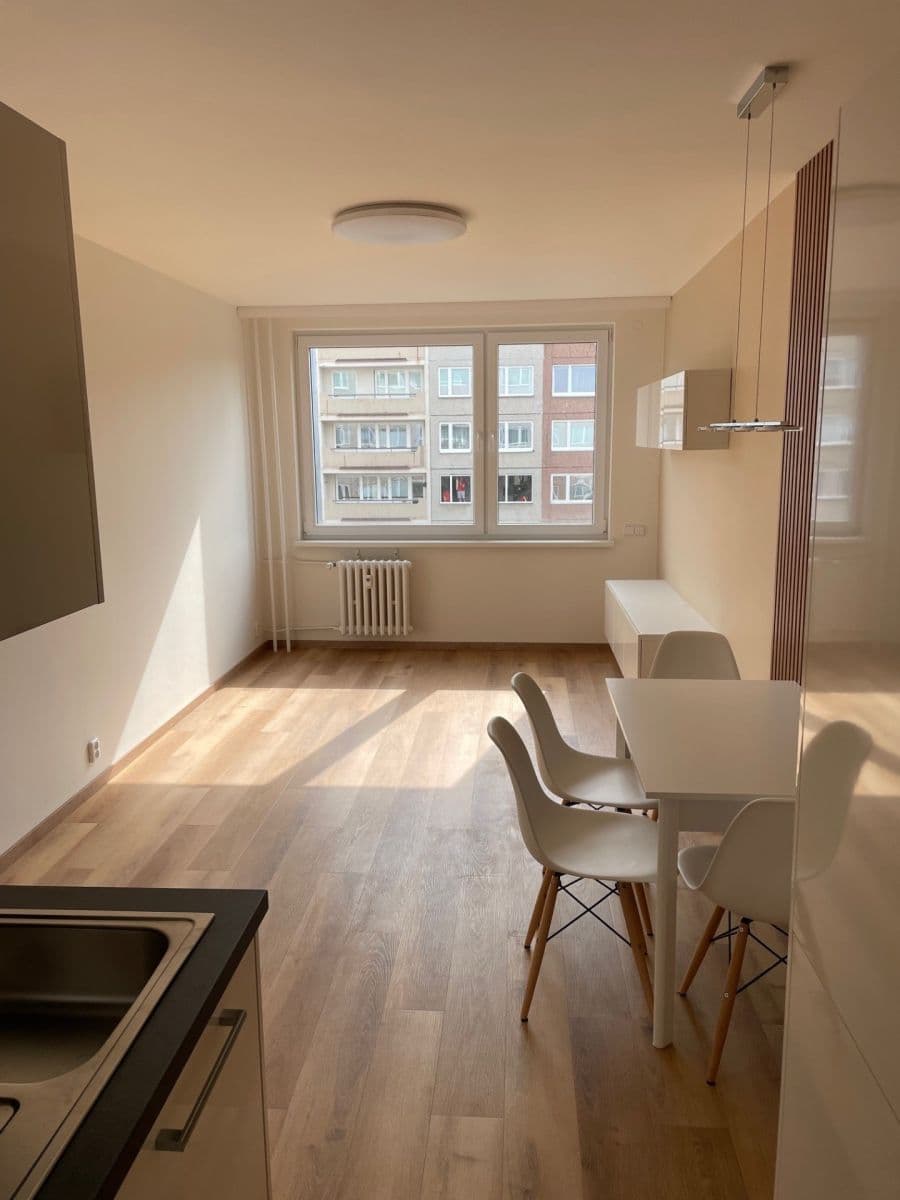 Prenájom bytu 2-izbový 44 m², Borovanského, Praha, Praha Prenájom bytu 2-izbový 44 m², Borovanského, Praha, Praha
