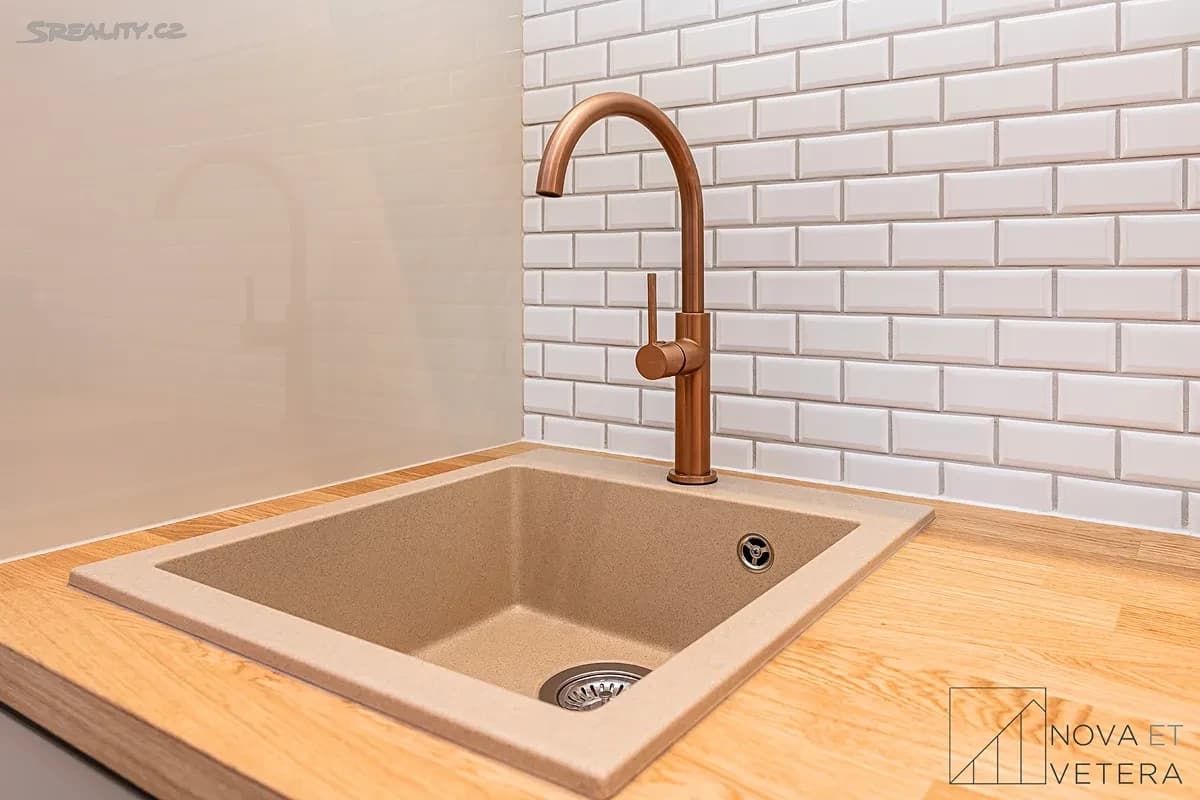 Prenájom bytu 2-izbový 71 m², Újezd, Praha, Praha Prenájom bytu 2-izbový 71 m², Újezd, Praha, Praha