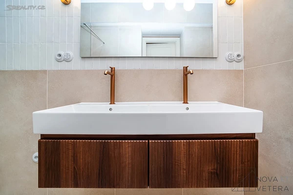 Prenájom bytu 2-izbový 71 m², Újezd, Praha, Praha Prenájom bytu 2-izbový 71 m², Újezd, Praha, Praha