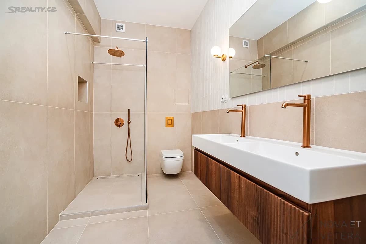 Prenájom bytu 2-izbový 71 m², Újezd, Praha, Praha Prenájom bytu 2-izbový 71 m², Újezd, Praha, Praha