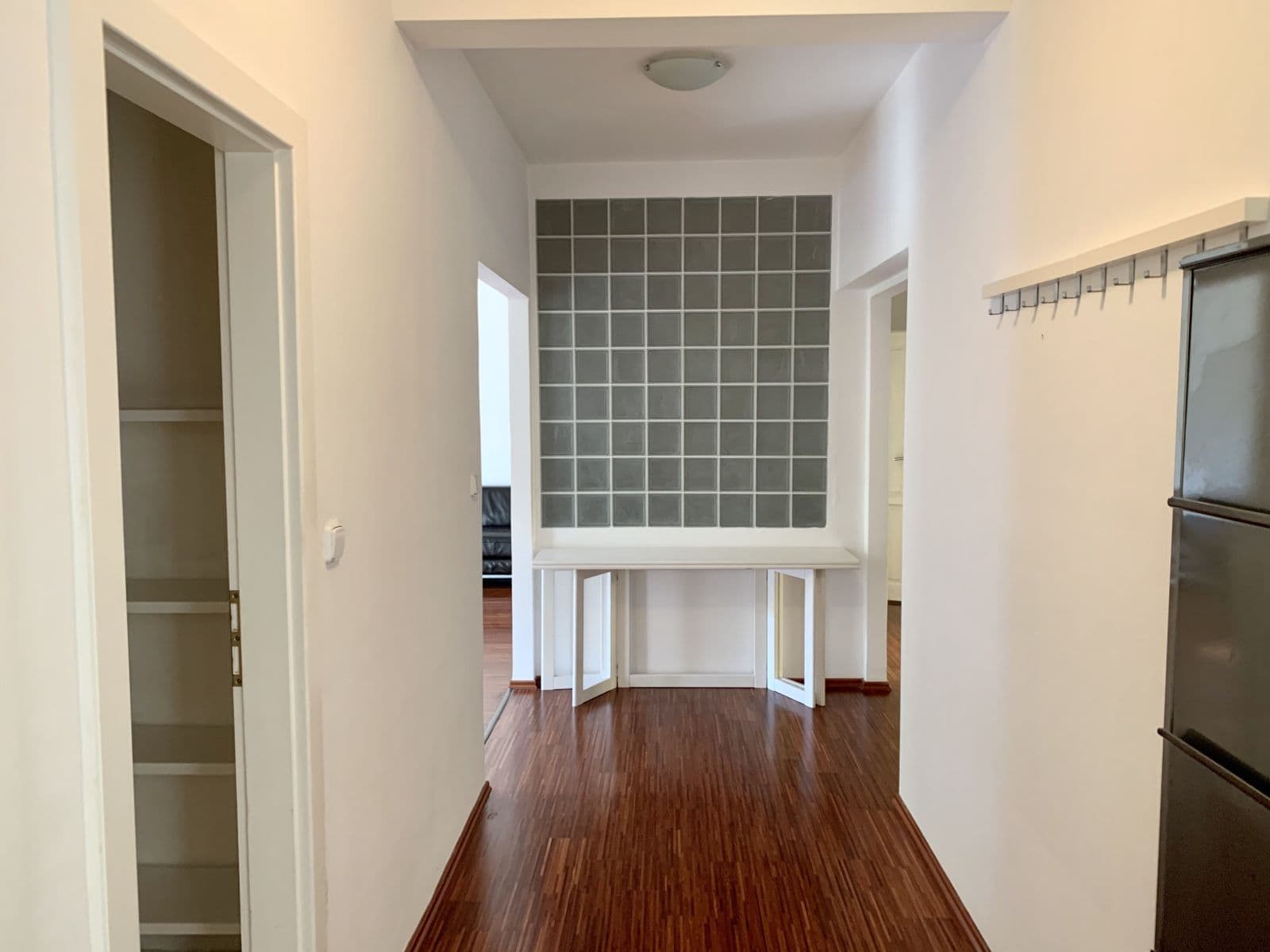 Prenájom bytu 3-izbový 100 m², Komenského, Černošice, Středočeský kraj Prenájom bytu 3-izbový 100 m², Komenského, Černošice, Středočeský kraj