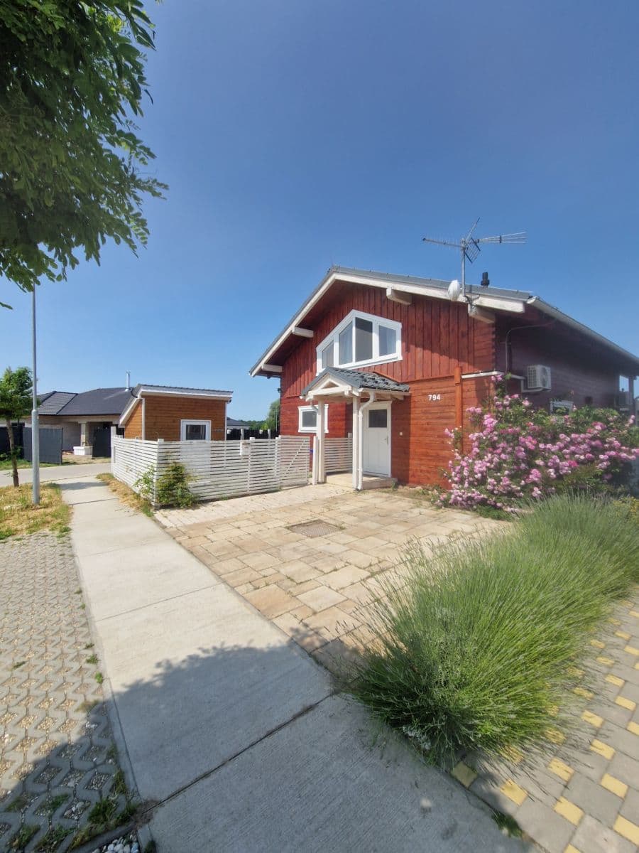 Predaj domu 1 m², pozemek 476 m², Malé Leváre, Bratislavský kraj Predaj domu 1 m², pozemek 476 m², Malé Leváre, Bratislavský kraj