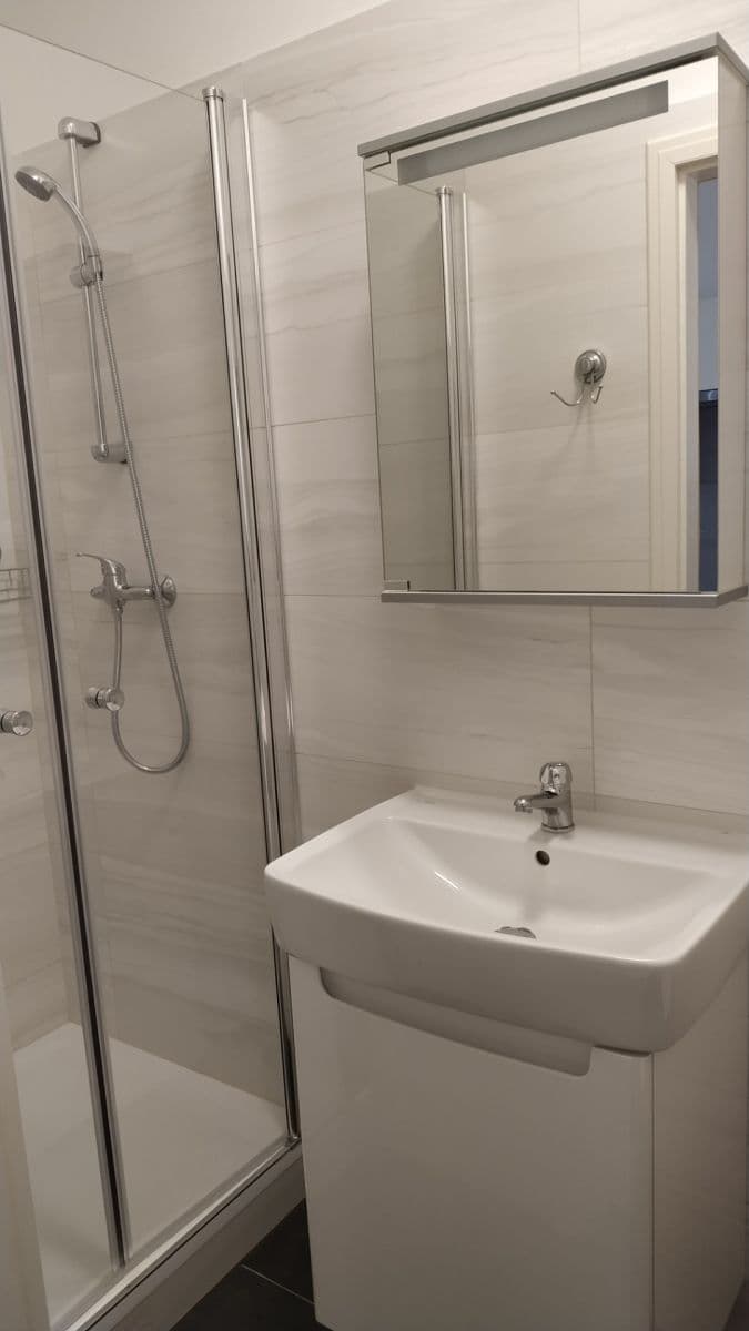 Prenájom bytu 2-izbový 38 m², Vratislavova, Praha, Praha Prenájom bytu 2-izbový 38 m², Vratislavova, Praha, Praha