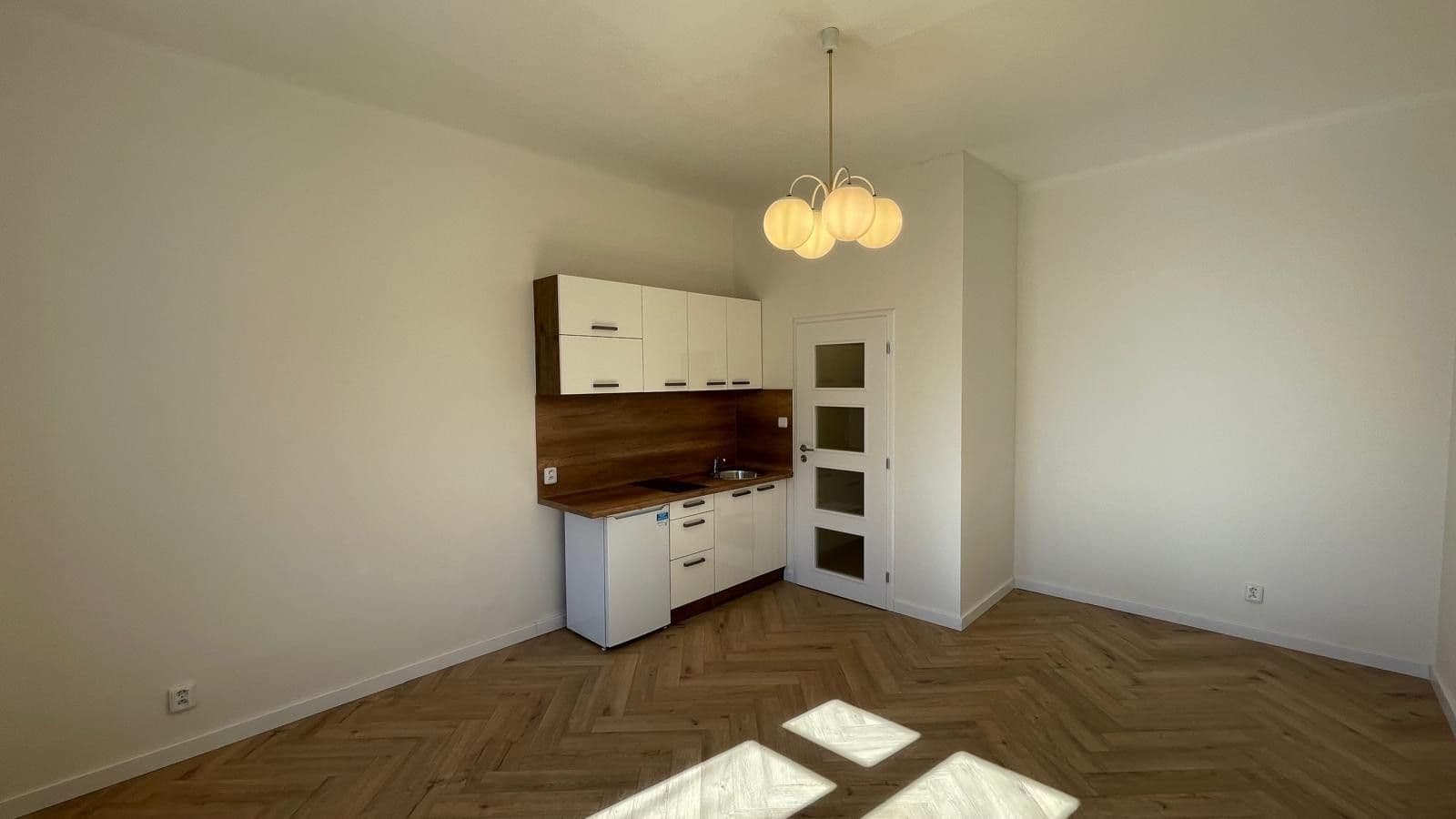 Prenájom bytu 1-izbový 24 m², Na Dolinách, Praha, Praha Prenájom bytu 1-izbový 24 m², Na Dolinách, Praha, Praha