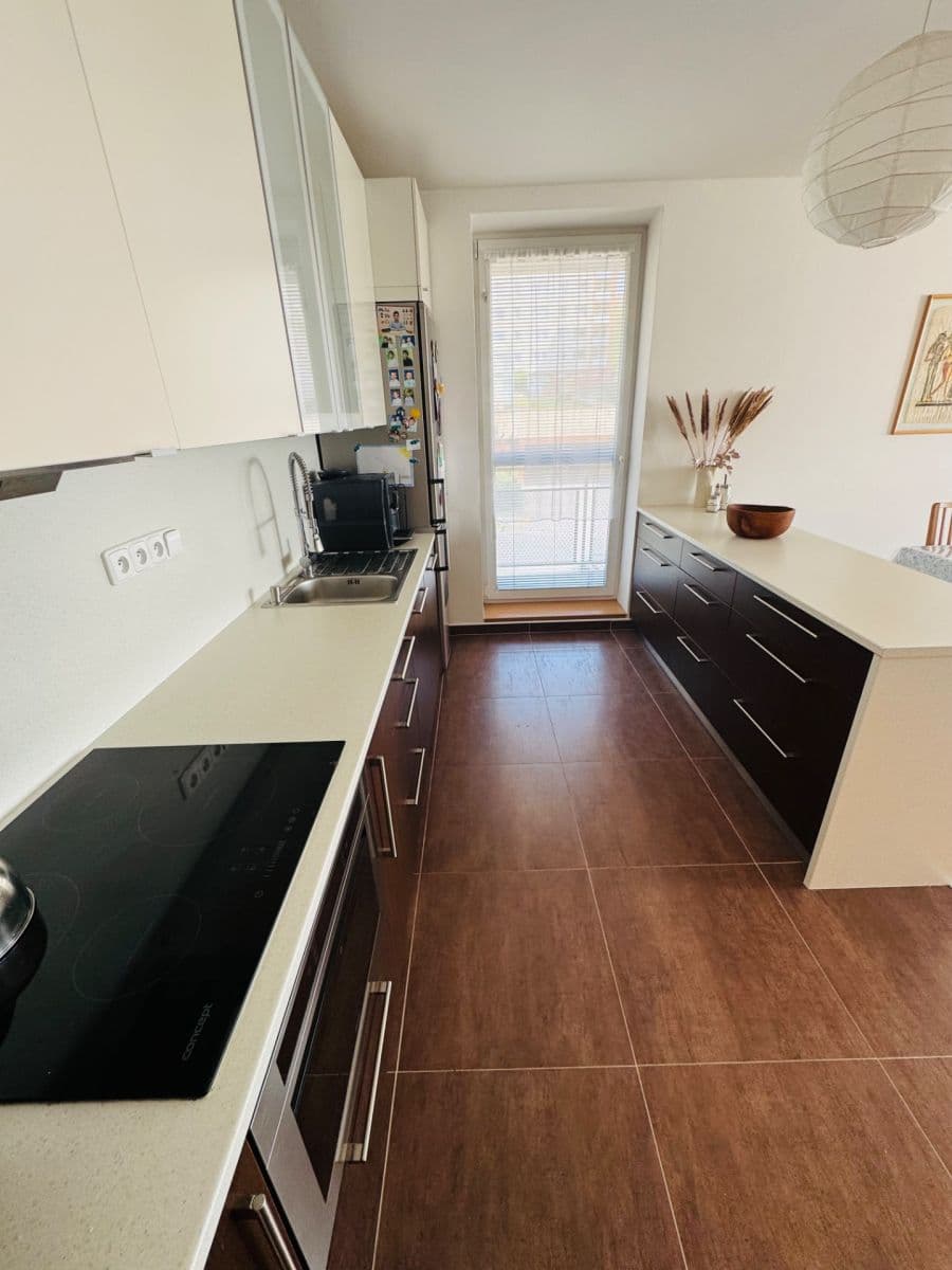 Prenájom bytu 4-izbový 142 m², Na Honech I, Zlín, Zlínský kraj Prenájom bytu 4-izbový 142 m², Na Honech I, Zlín, Zlínský kraj