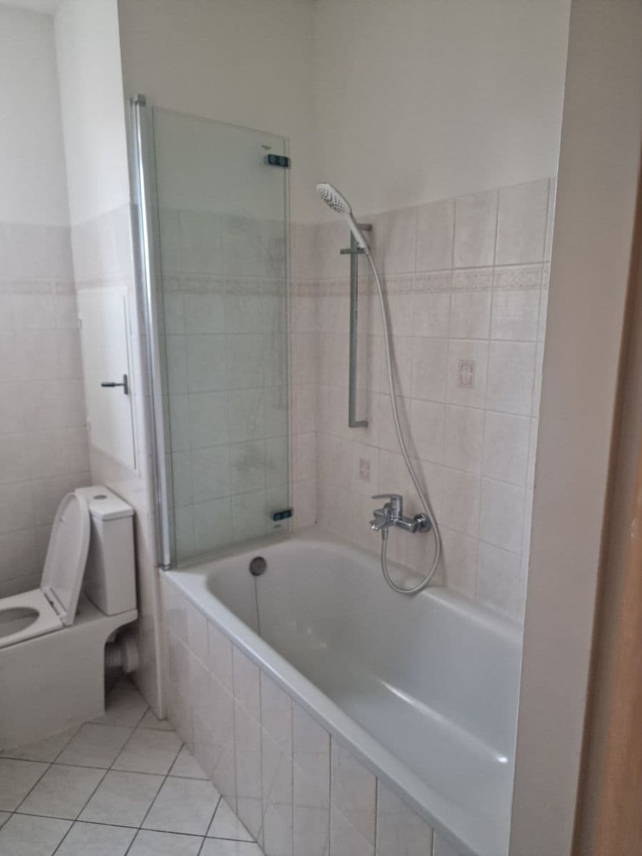 Prenájom bytu 43 m², Stará náves, Praha, Praha Prenájom bytu 43 m², Stará náves, Praha, Praha