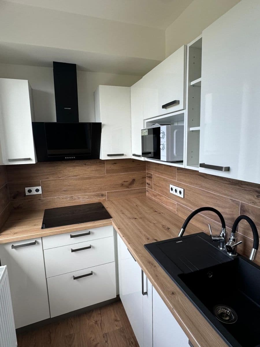 Prenájom bytu 2-izbový 60 m², Choťánky, Středočeský kraj Prenájom bytu 2-izbový 60 m², Choťánky, Středočeský kraj