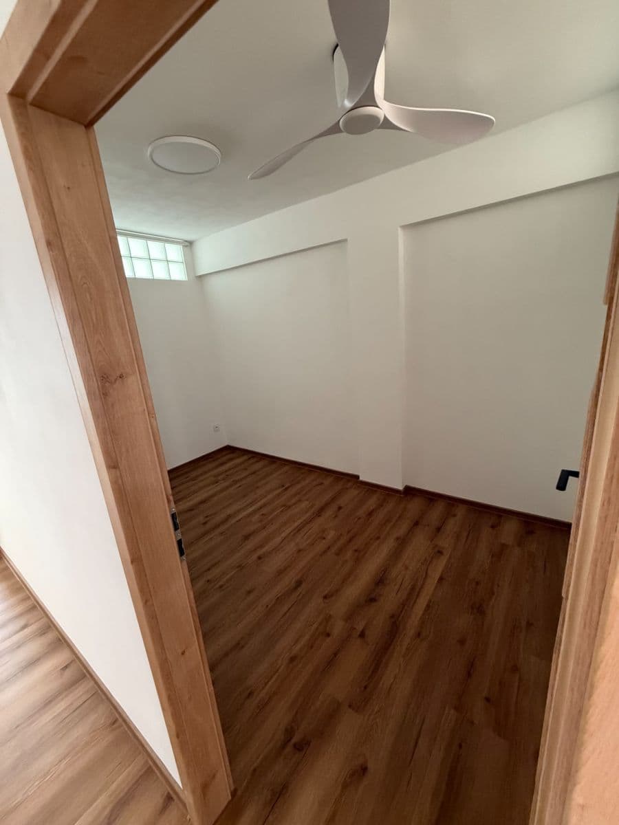 Prenájom bytu 3-izbový 60 m², Nerudova, Kolín, Středočeský kraj Prenájom bytu 3-izbový 60 m², Nerudova, Kolín, Středočeský kraj