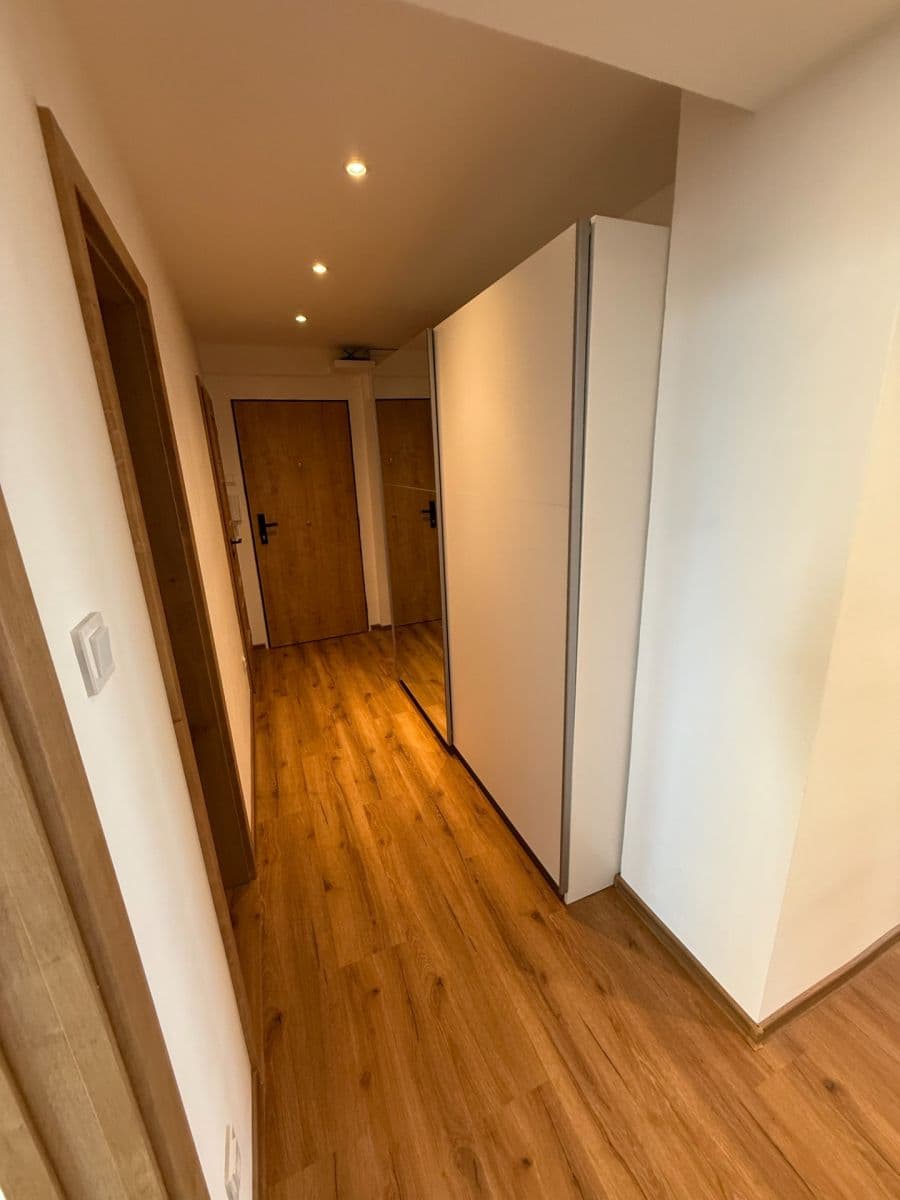 Prenájom bytu 3-izbový 60 m², Nerudova, Kolín, Středočeský kraj Prenájom bytu 3-izbový 60 m², Nerudova, Kolín, Středočeský kraj