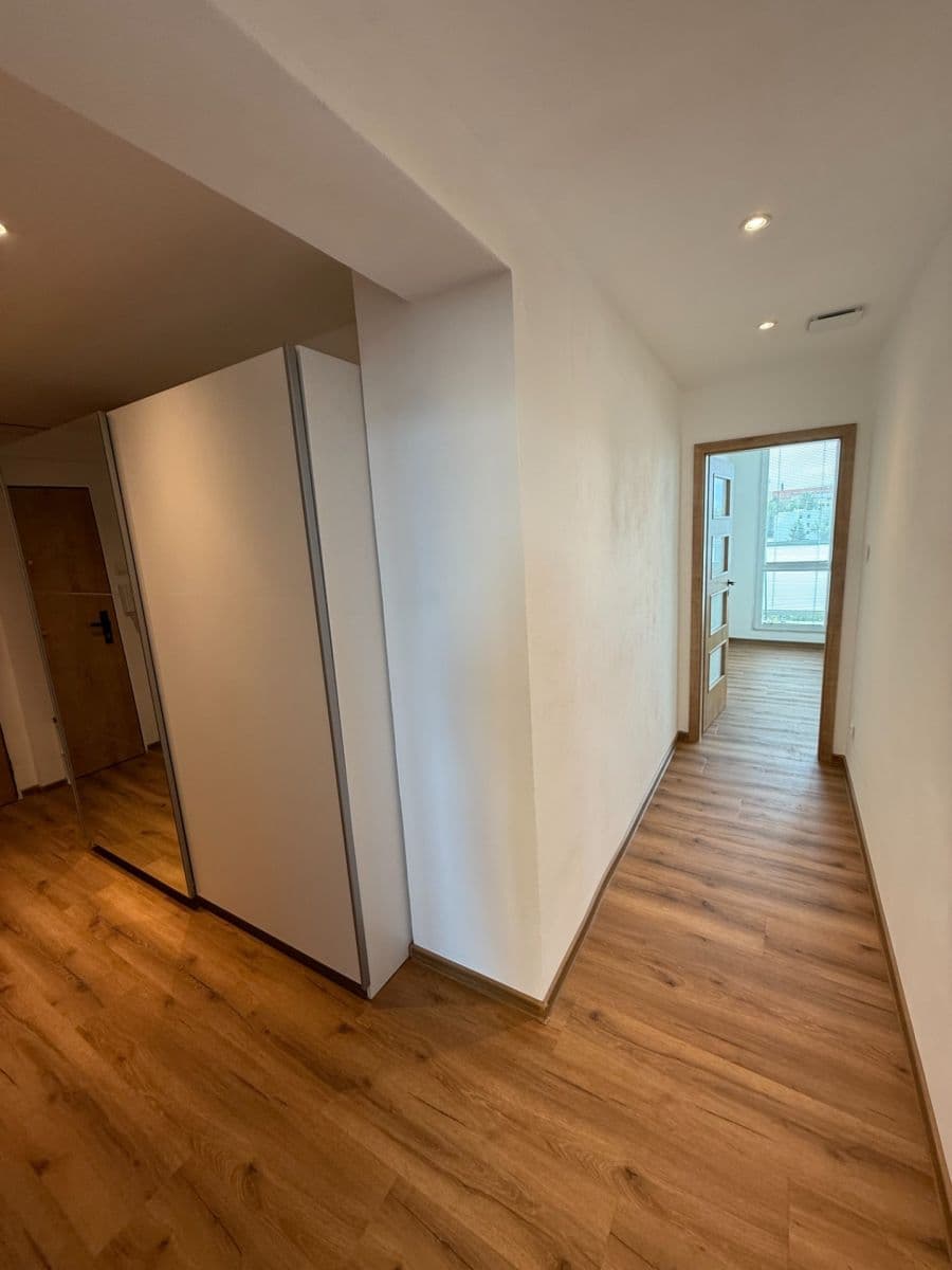 Prenájom bytu 3-izbový 60 m², Nerudova, Kolín, Středočeský kraj Prenájom bytu 3-izbový 60 m², Nerudova, Kolín, Středočeský kraj