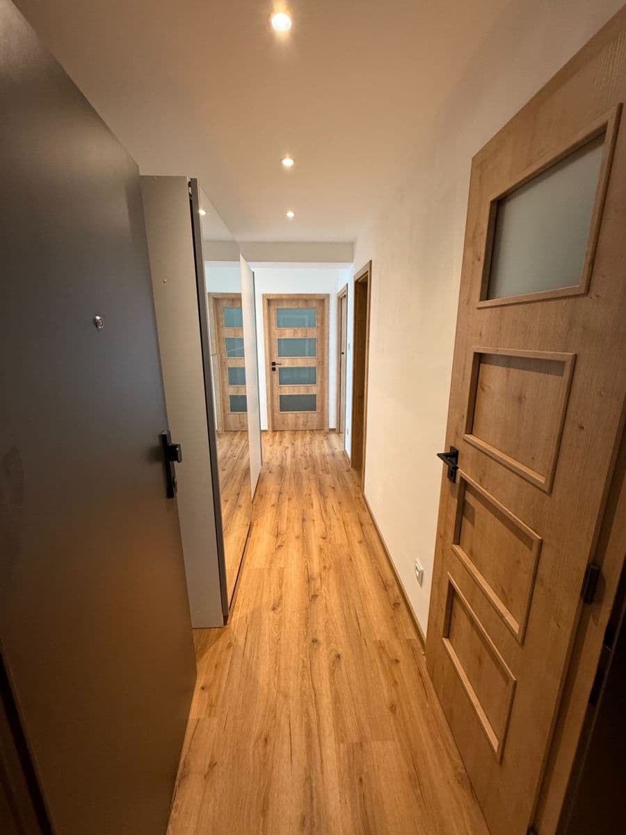 Prenájom bytu 3-izbový 60 m², Nerudova, Kolín, Středočeský kraj Prenájom bytu 3-izbový 60 m², Nerudova, Kolín, Středočeský kraj