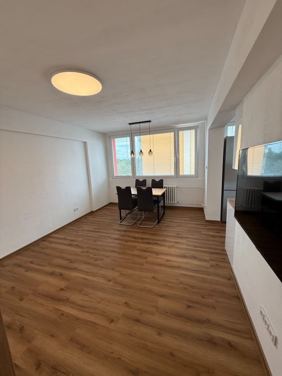 Prenájom bytu 3-izbový 60 m², Nerudova, Kolín, Středočeský kraj Prenájom bytu 3-izbový 60 m², Nerudova, Kolín, Středočeský kraj