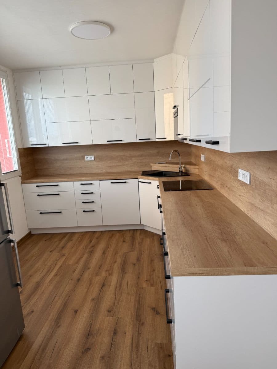 Prenájom bytu 3-izbový 60 m², Nerudova, Kolín, Středočeský kraj Prenájom bytu 3-izbový 60 m², Nerudova, Kolín, Středočeský kraj