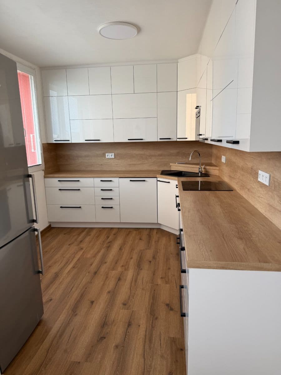Prenájom bytu 3-izbový 60 m², Nerudova, Kolín, Středočeský kraj Prenájom bytu 3-izbový 60 m², Nerudova, Kolín, Středočeský kraj