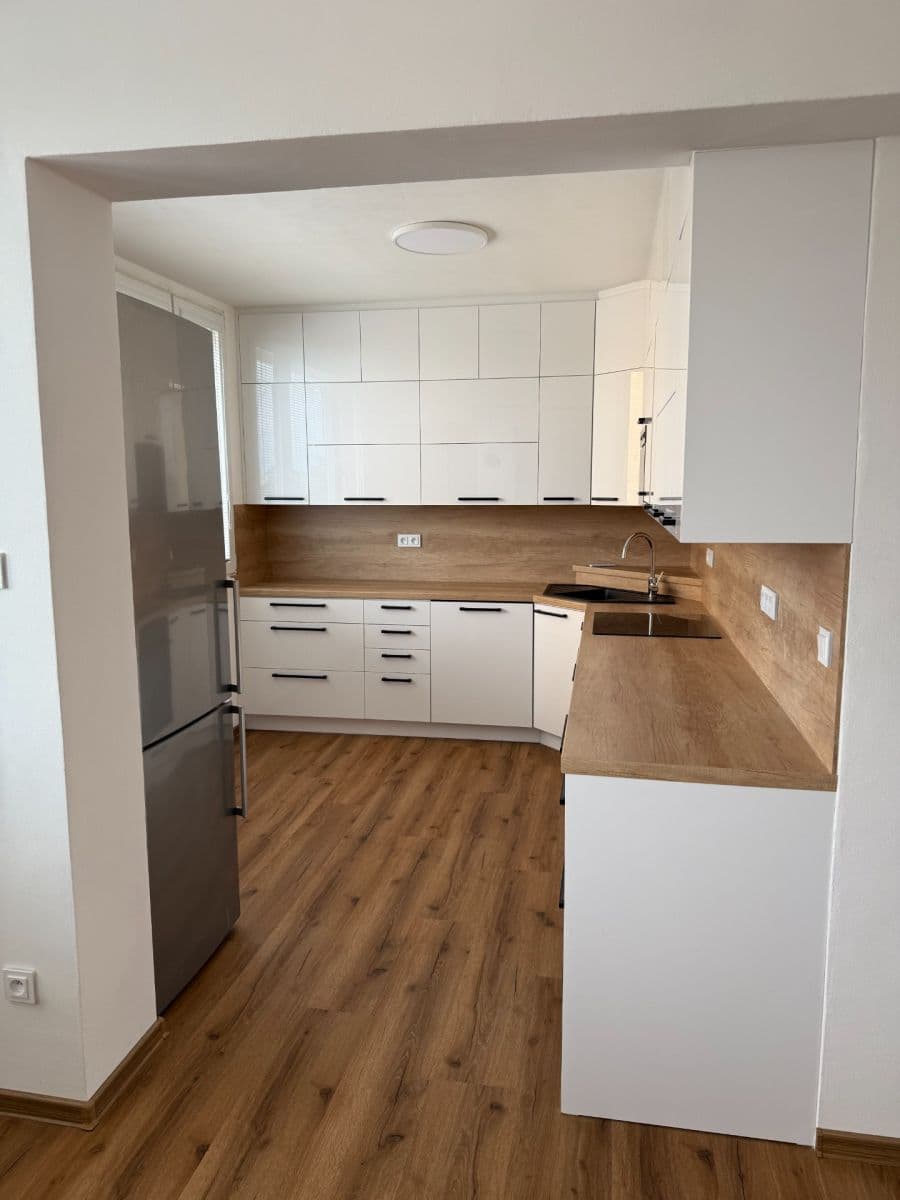 Prenájom bytu 3-izbový 60 m², Nerudova, Kolín, Středočeský kraj Prenájom bytu 3-izbový 60 m², Nerudova, Kolín, Středočeský kraj