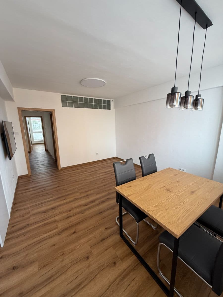 Prenájom bytu 3-izbový 60 m², Nerudova, Kolín, Středočeský kraj Prenájom bytu 3-izbový 60 m², Nerudova, Kolín, Středočeský kraj