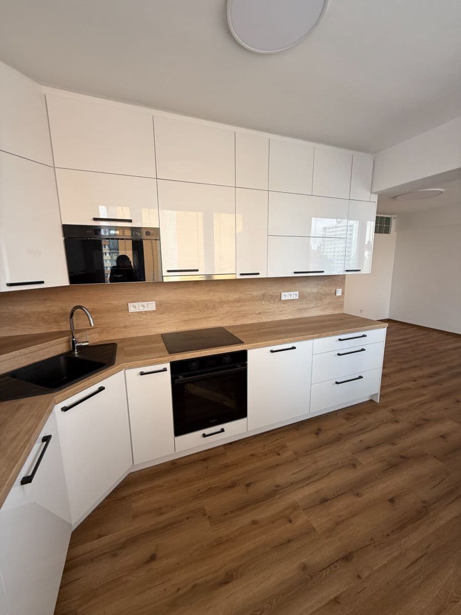 Prenájom bytu 3-izbový 60 m², Nerudova, Kolín, Středočeský kraj Prenájom bytu 3-izbový 60 m², Nerudova, Kolín, Středočeský kraj