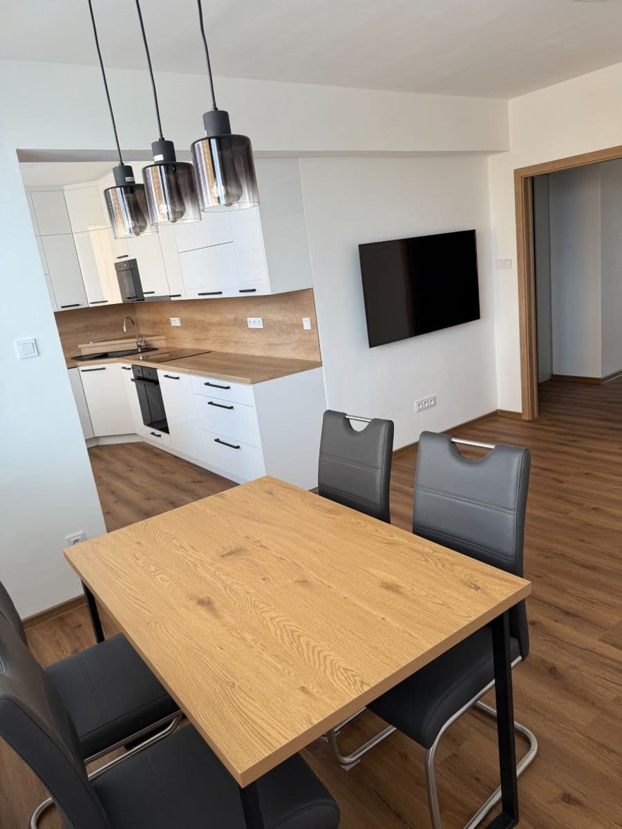 Prenájom bytu 3-izbový 60 m², Nerudova, Kolín, Středočeský kraj Prenájom bytu 3-izbový 60 m², Nerudova, Kolín, Středočeský kraj