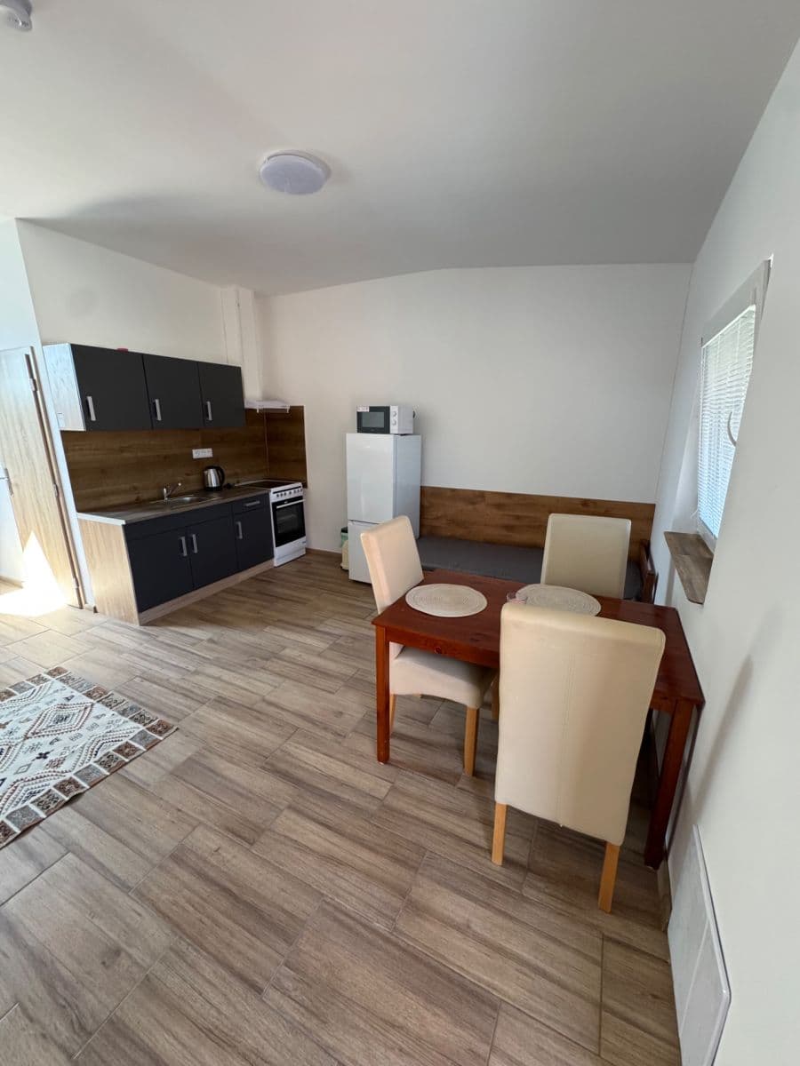 Prenájom bytu 1-izbový 36 m², Libeř, Středočeský kraj Prenájom bytu 1-izbový 36 m², Libeř, Středočeský kraj