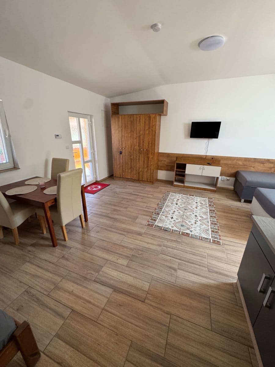 Prenájom bytu 1-izbový 36 m², Libeř, Středočeský kraj Prenájom bytu 1-izbový 36 m², Libeř, Středočeský kraj