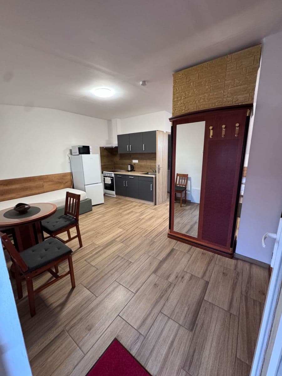 Prenájom bytu 1-izbový 36 m², Libeř, Středočeský kraj Prenájom bytu 1-izbový 36 m², Libeř, Středočeský kraj
