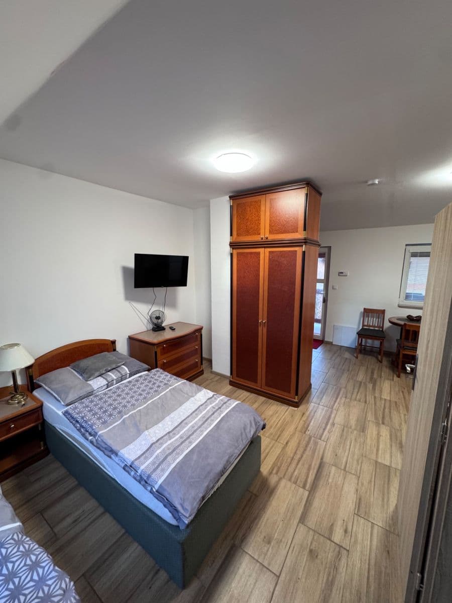 Prenájom bytu 1-izbový 36 m², Libeř, Středočeský kraj Prenájom bytu 1-izbový 36 m², Libeř, Středočeský kraj