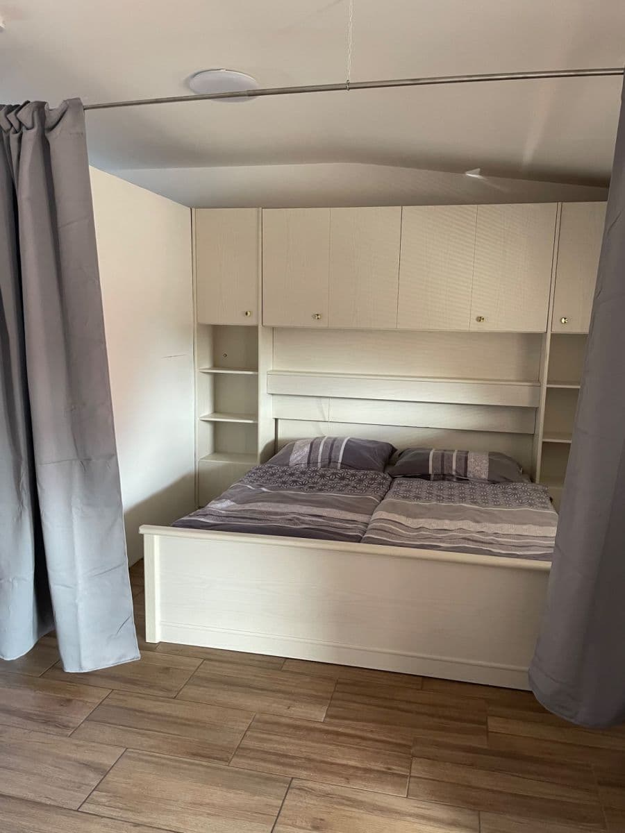 Prenájom bytu 1-izbový 36 m², Libeř, Středočeský kraj Prenájom bytu 1-izbový 36 m², Libeř, Středočeský kraj