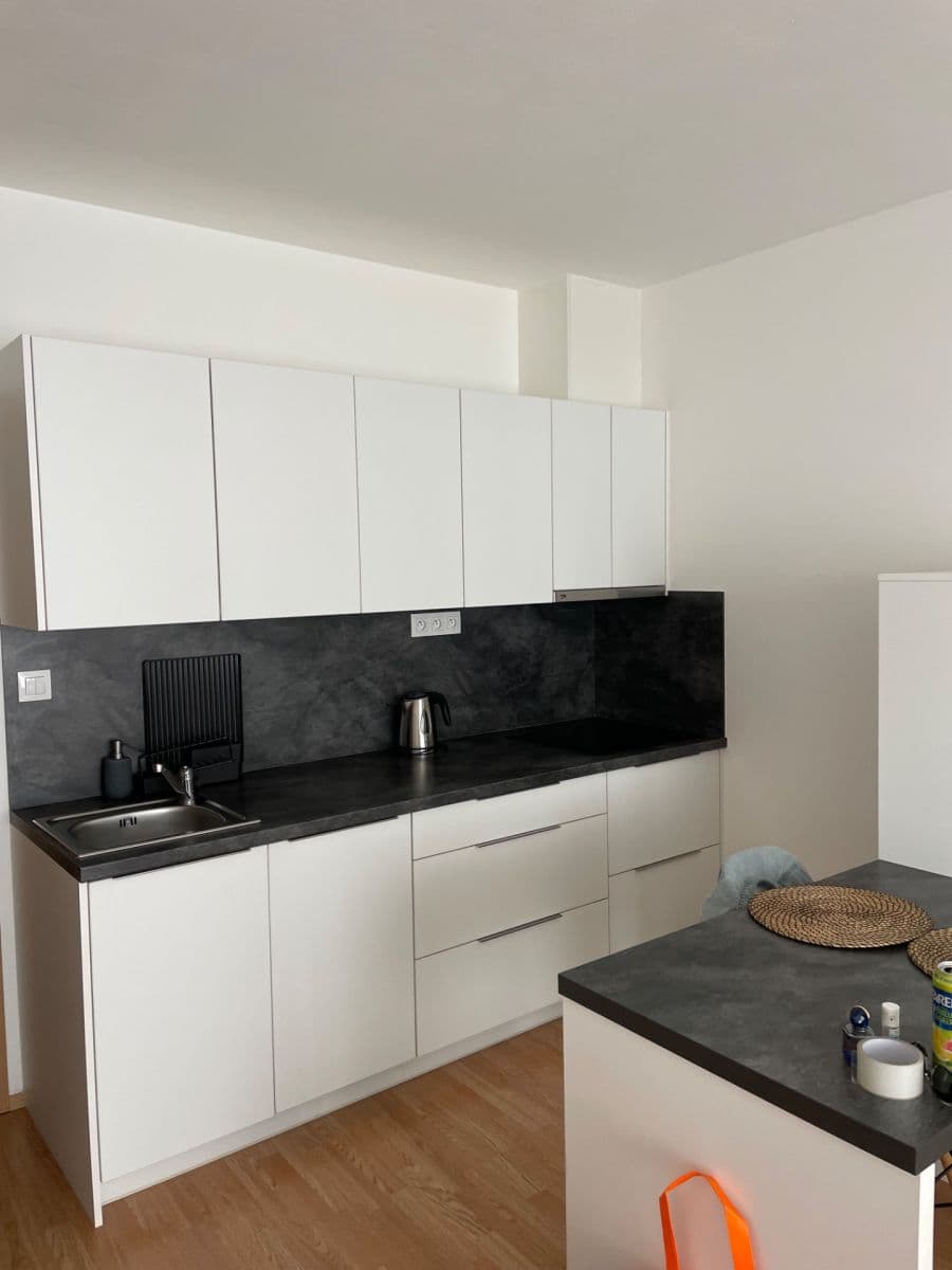 Prenájom bytu 2-izbový 53 m², Ječná, Hostivice, Středočeský kraj Prenájom bytu 2-izbový 53 m², Ječná, Hostivice, Středočeský kraj