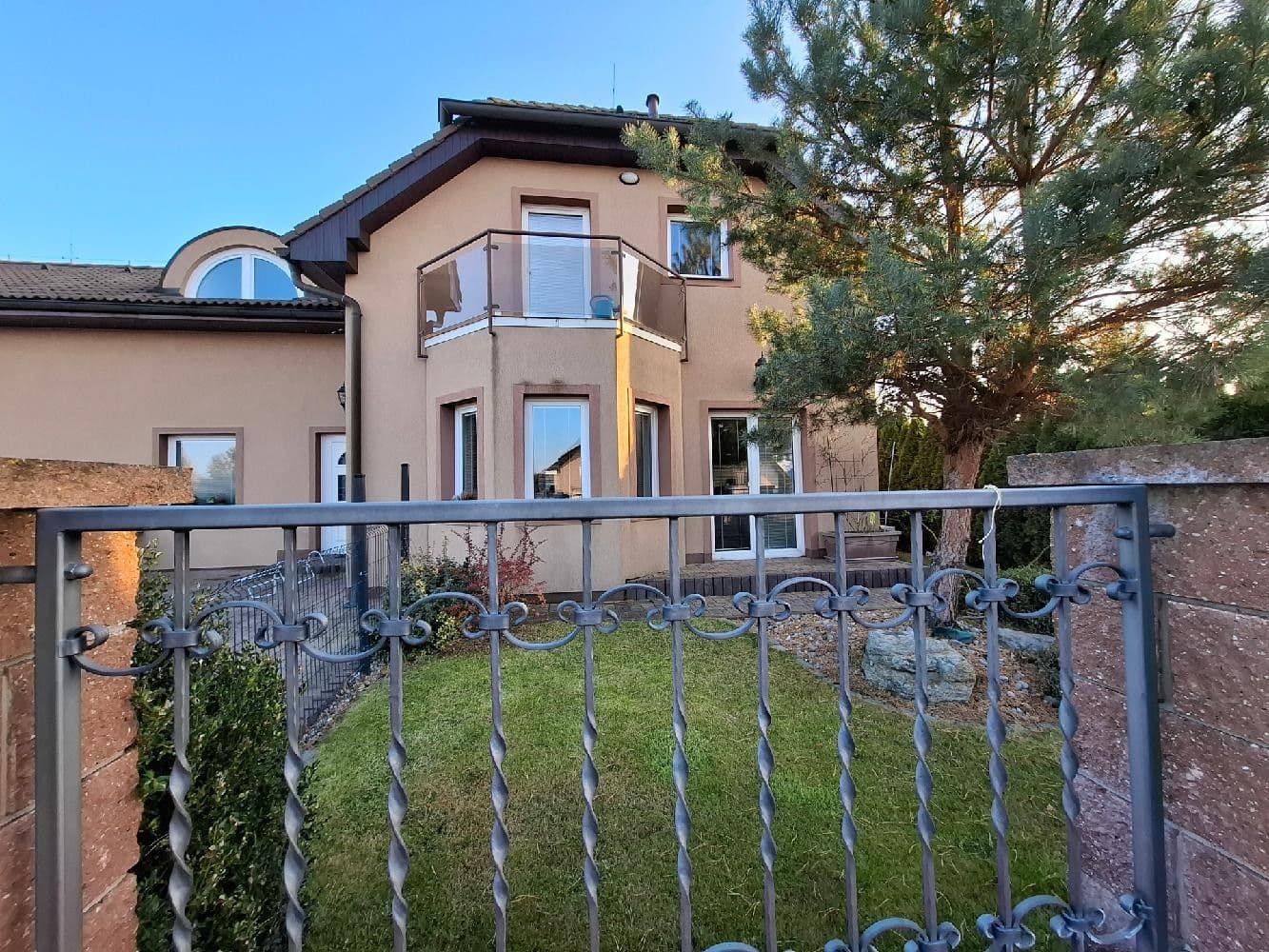 Predaj domu 290 m², pozemek 979 m², Modletice, Středočeský kraj Predaj domu 290 m², pozemek 979 m², Modletice, Středočeský kraj