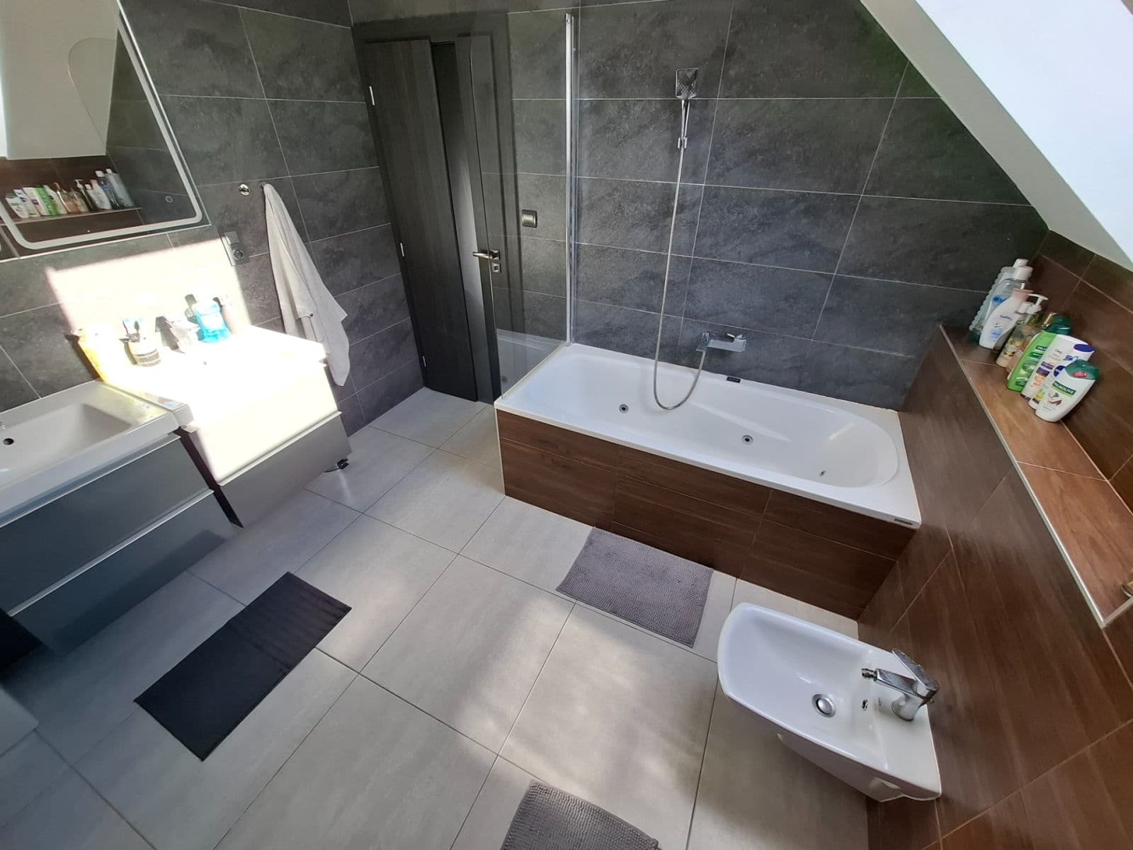 Predaj domu 290 m², pozemek 979 m², Modletice, Středočeský kraj Predaj domu 290 m², pozemek 979 m², Modletice, Středočeský kraj