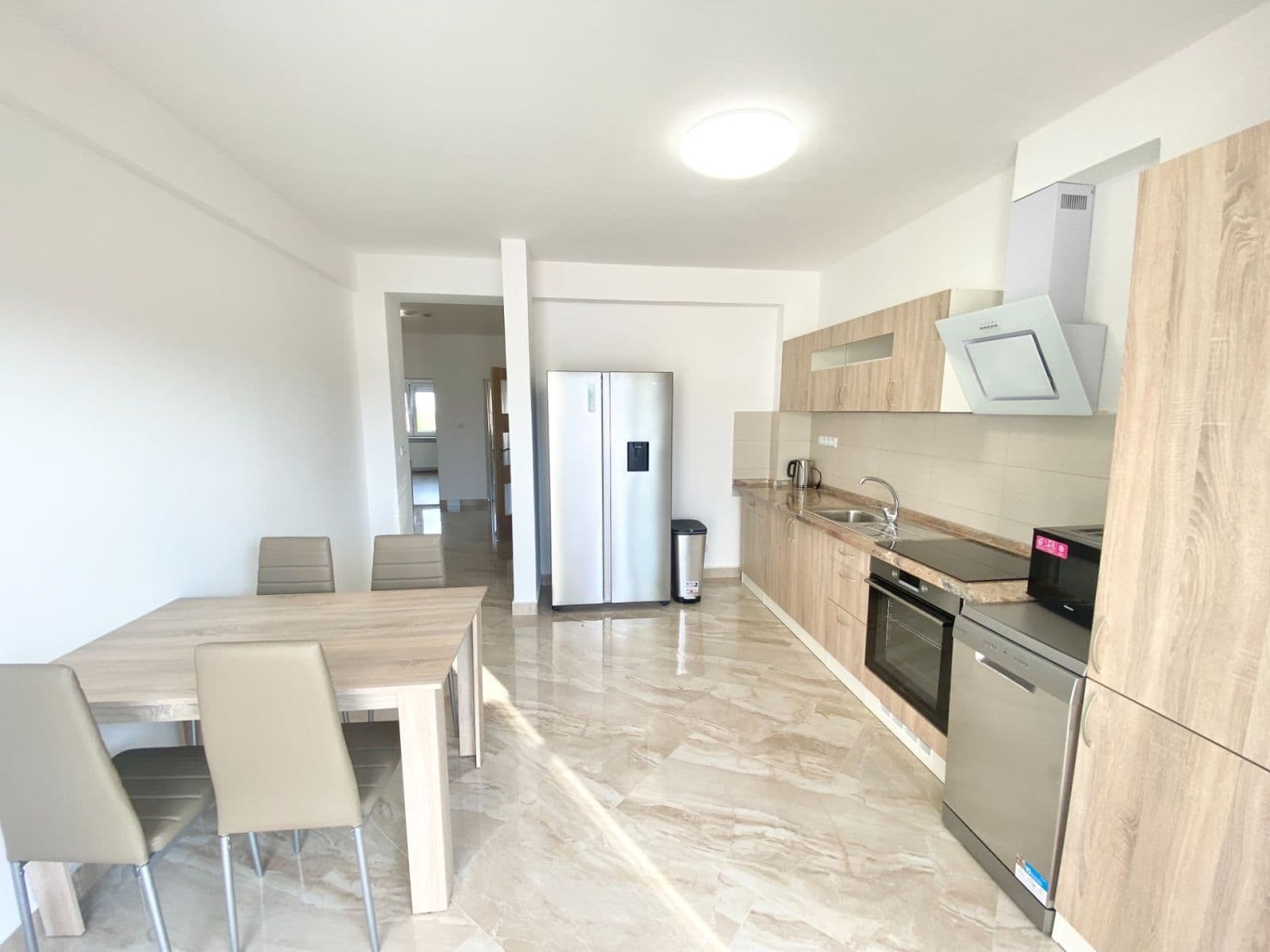 Prenájom bytu 3-izbový 100 m², Böhmova, Brno, Jihomoravský kraj Prenájom bytu 3-izbový 100 m², Böhmova, Brno, Jihomoravský kraj