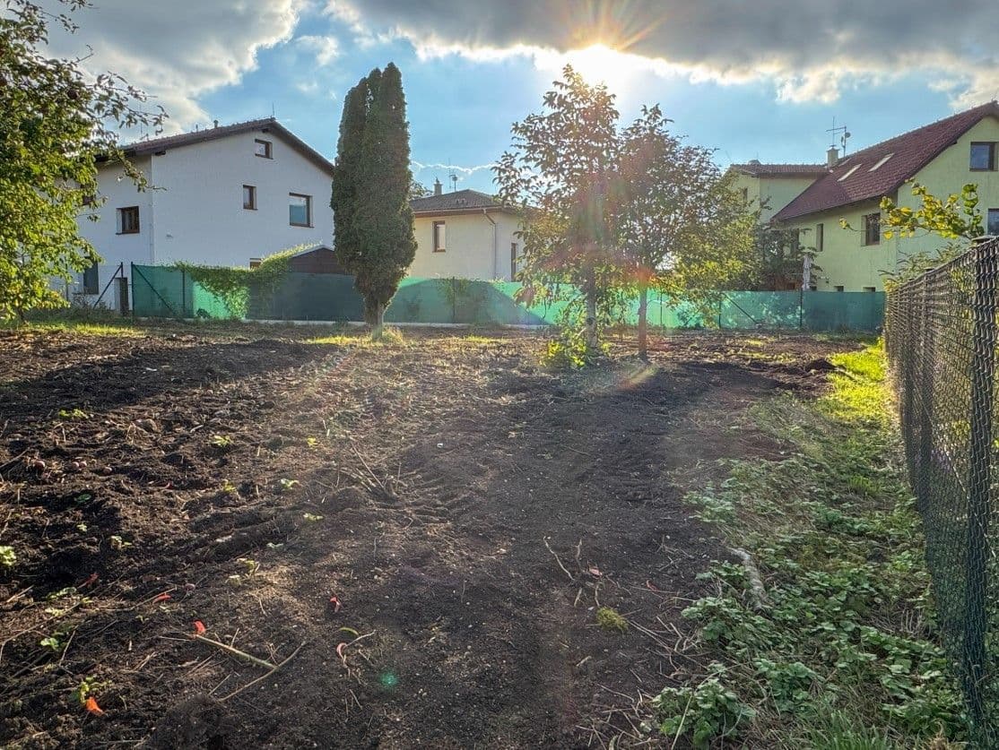 Predaj pozemku 821 m², U Červeného mlýnku, Praha, Praha Predaj pozemku 821 m², U Červeného mlýnku, Praha, Praha