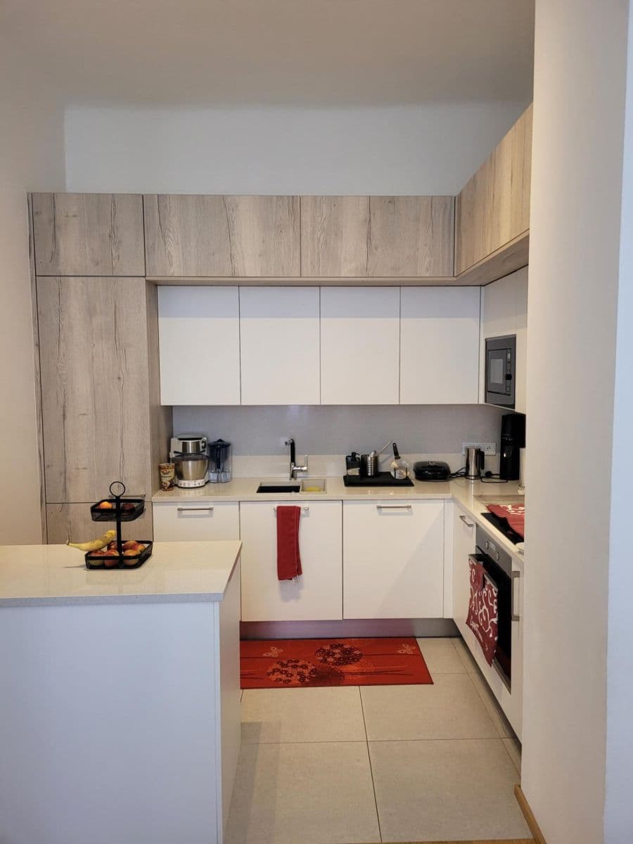 Prenájom bytu 4-izbový 99 m², Drtinova, Praha, Praha Prenájom bytu 4-izbový 99 m², Drtinova, Praha, Praha
