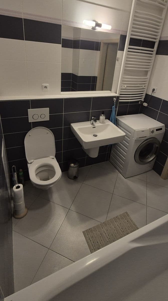 Prenájom bytu 52 m², Pod Harfou, Praha, Praha Prenájom bytu 52 m², Pod Harfou, Praha, Praha