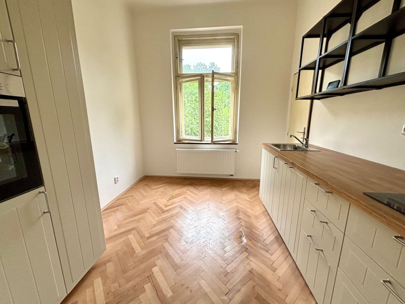 Prenájom bytu 3-izbový 93 m², Husitská, Praha, Praha Prenájom bytu 3-izbový 93 m², Husitská, Praha, Praha