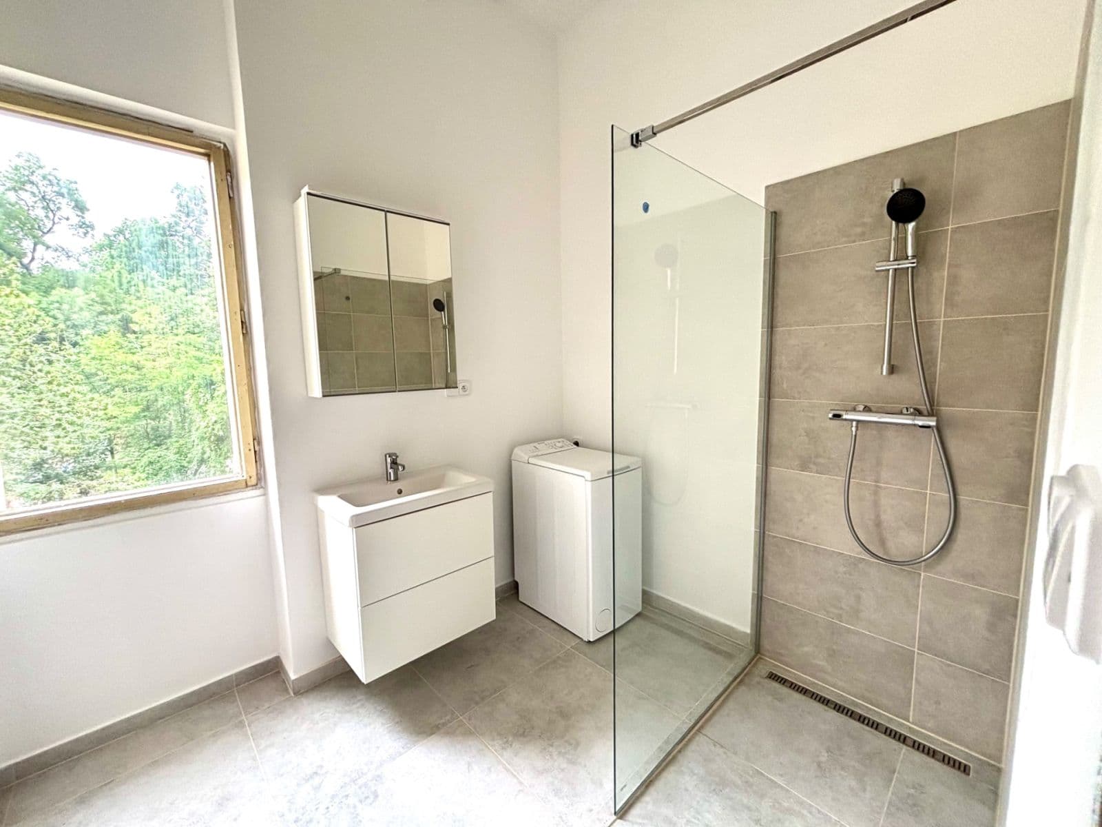 Prenájom bytu 3-izbový 93 m², Husitská, Praha, Praha Prenájom bytu 3-izbový 93 m², Husitská, Praha, Praha