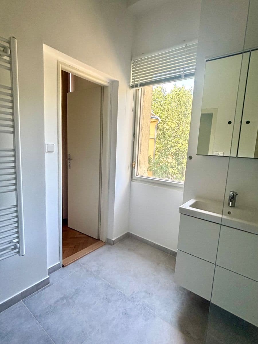 Prenájom bytu 3-izbový 93 m², Husitská, Praha, Praha Prenájom bytu 3-izbový 93 m², Husitská, Praha, Praha
